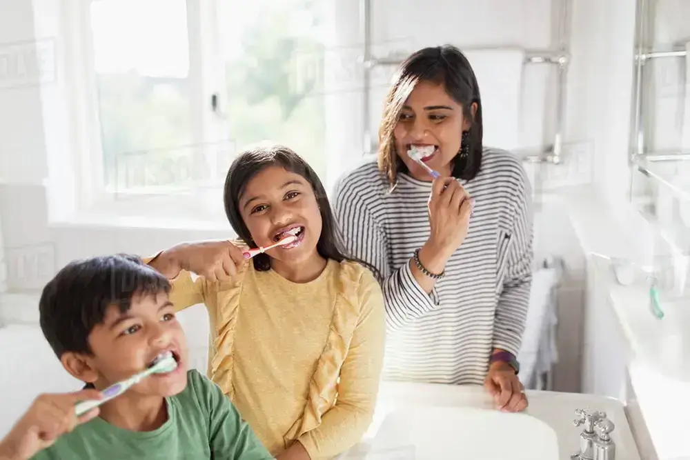 Tandpasta zonder fluoride: Natuurlijke bescherming voor je tanden, zonder risico op fluorose of chemische toevoegingen. Kies voor fluoridevrije tandpasta met ingrediënten zoals xylitol, propolis en microzilver voor gezonde tanden en een frisse adem. Ideaal voor mensen met gevoelige tanden, allergieën of kinderen.