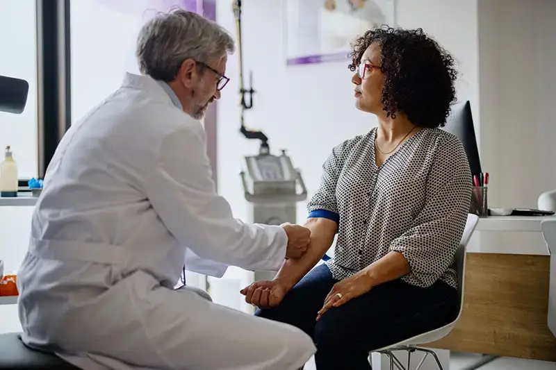 Vrouw kiest het beste middel tegen overgangsklachten