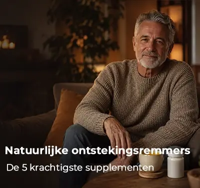 Hier Natuurlijke ontstekingsremmers in dezelfde warme, iets donkerdere golden-hour sfeer. Een oudere man die er ontspannen en comfortabel bijzit — subtiel passend bij minder pijn en soepele gewrichten, zonder een "pijn-ad" te worden. **1. Prompt voor Nova — Natuurlijke ontstekingsremmers (zonder tekst)** ``` Photorealistic lifestyle photograph, shot by a professional photographer on a full-frame camera with a 50mm f/1.8 lens, shallow depth of field. A calm, natural-looking man in his early sixties with grey hair and a short beard, wearing a soft knit sweater, sitting relaxed and comfortable on a cozy sofa in a warm living room, one hand resting easily on his knee, moving with ease. His expression is content, at ease and free of tension, a quiet comfortable moment. Beside him a warm cup of turmeric tea and a small supplement jar. Background: a cozy interior in warm golden and amber tones, subtly out of focus. Lighting: warm, soft golden evening light, gently moody and cozy, low contrast, rich warm amber shadows, not bright or overexposed. Color grade: warm, muted, deep golden, natural skin tones, the same signature cozy warm atmosphere as the series. Composition: place the subject toward the RIGHT side of the frame, keeping the LOWER-LEFT area calm and noticeably darker (in soft shadow) so a title and subtitle can be added afterwards. Aspect ratio 400:375 (slightly wider than tall, almost square). Render at high resolution. Highly realistic, natural, editorial lifestyle quality. Absolutely no text, no letters, no logos, no watermarks anywhere in the image. ``` **2. Titel en subtitel** Titel: `Natuurlijke ontstekingsremmers` Subtitel: `De 5 krachtigste supplementen voor minder pijn` **3. Webp-bestandsnaam** ``` natuurlijke-ontstekingsremmers.webp ``` **4. Alt-tekst** ``` Oudere man zit ontspannen en comfortabel in warm avondlicht met een kop kurkumathee. Natuurlijke ontstekingsremmers: de 5 krachtigste supplementen voor minder pijn ```