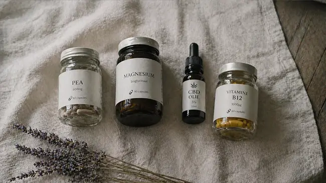 PEA supplement naast magnesium, vitamine B12 en CBD olie bij ervaringen met zenuwpijn