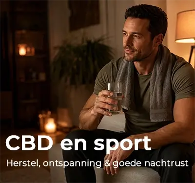 Sportieve man rust ontspannen uit na het sporten in warm avondlicht. CBD en sport: herstel, dopingregels en dosering voor sporters