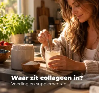Vrouw roert collageen poeder in een glas water